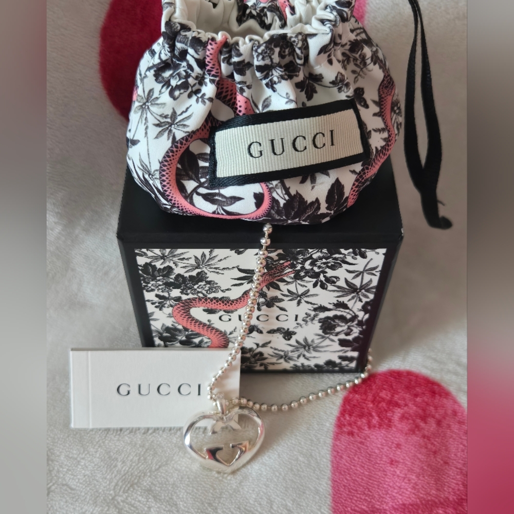 GUCCI Heart Necklace on beaded chain, Jewelry Bag
